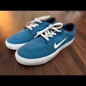 Men Nike sneakers